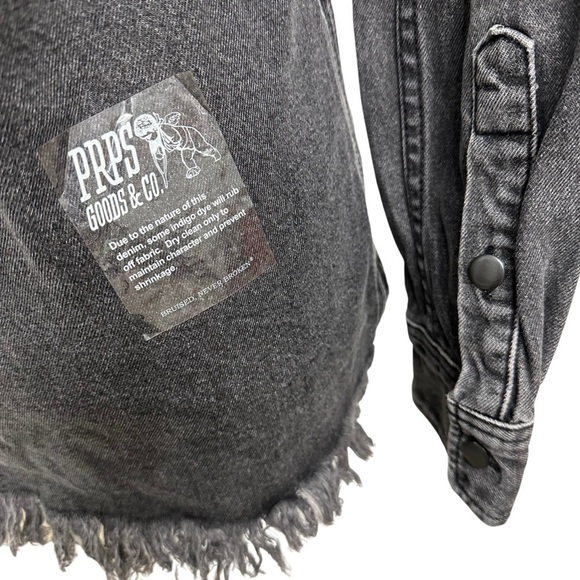 PRPS GOODS & CO Women’s Black Denim Distressed Hem Snap Button Shirt Size XSmall - Picture 4 of 5